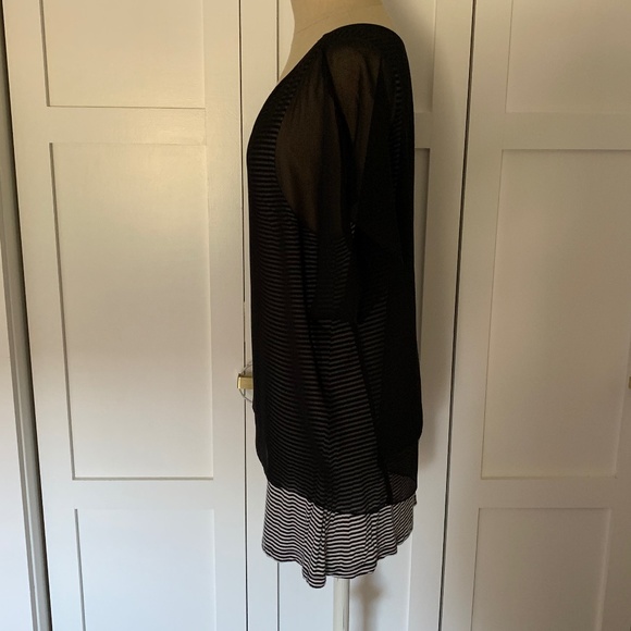 EXPRESS CHIFFON OVERLAY TEE - Picture 4 of 9